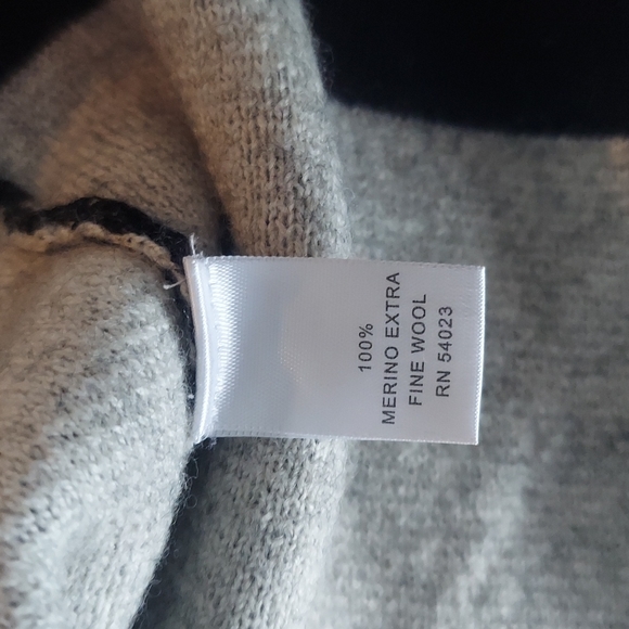 100% Merino Wool Banana Republic Cardigan - Picture 8 of 11